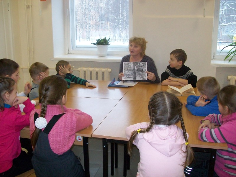 29 января 2016 года библиотекарь Лайдокского филиала собрала учеников 1 класса Приморской СОШ  на литературный час «Я читаю стихи Рубцова»