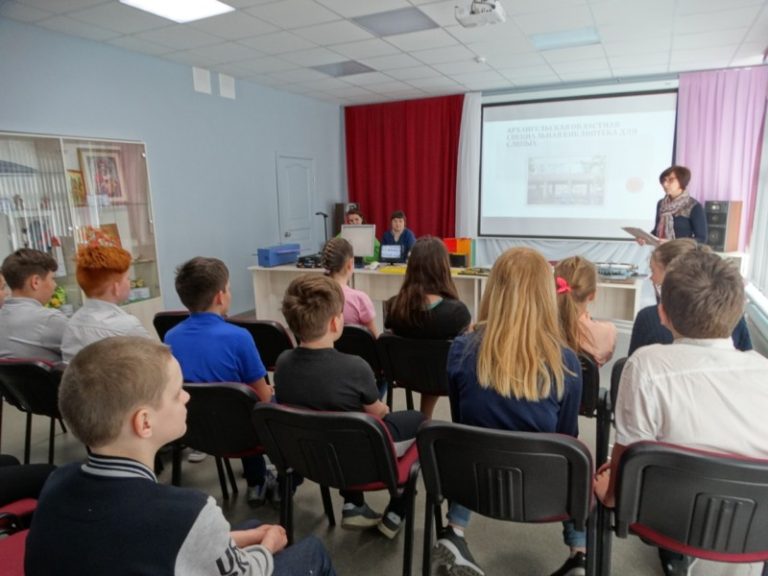 Встреча учащихся Уемской средней школы с представителями Архангельской областной специальной библиотеки для слепых