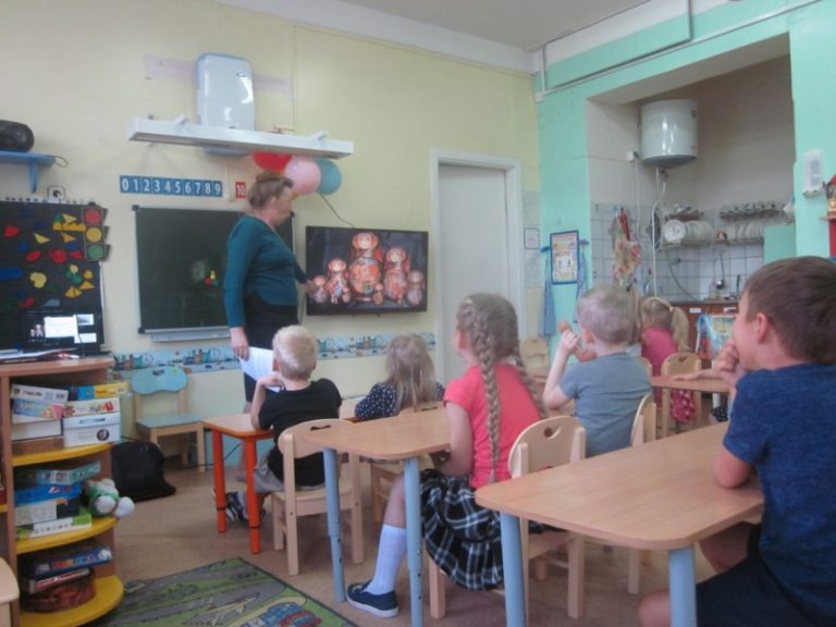 Беседа – презентация «Русская матрешка» в Заостровской детской библиотеке