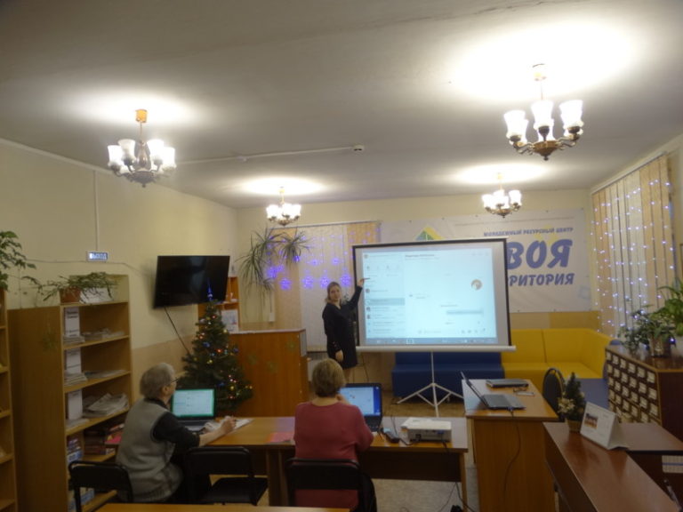 Занятия по основам компьютерной грамотности прошли в Центральной библиотеке Приморского района