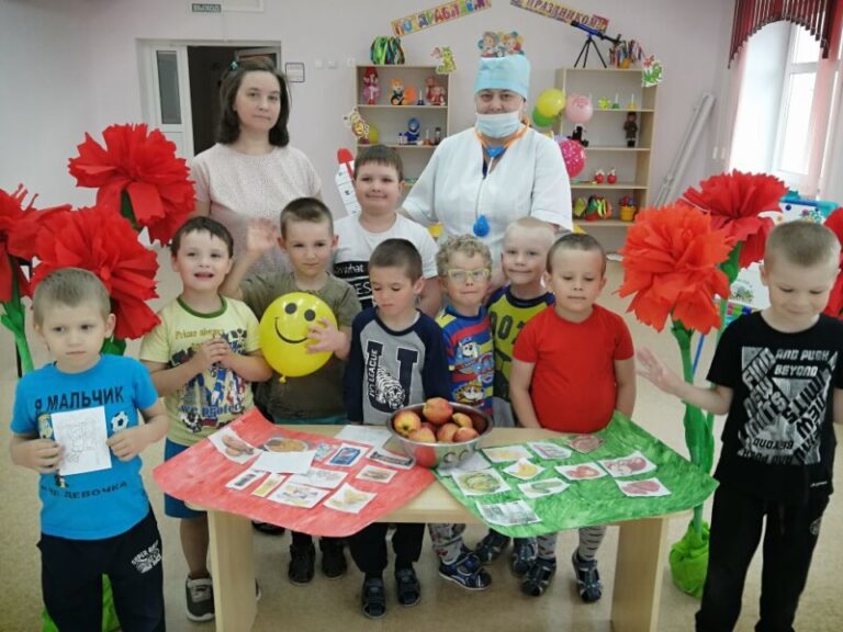 Сегодня для ребят из группы «Рябинка» Бобровского детского сада прошла игровая программа по здоровому образу жизни «Мы здоровы!»