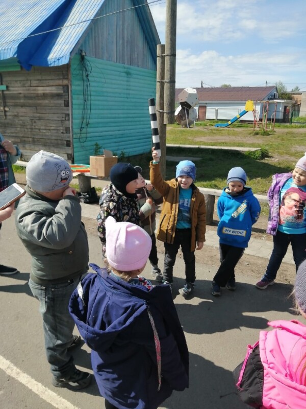 Игровая программа «Веселый светофор» для ребят из группы «Рябинка» от Коскогорской библиотеки