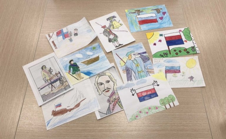 Конкурс рисунков «Флаг России – детище Петра»