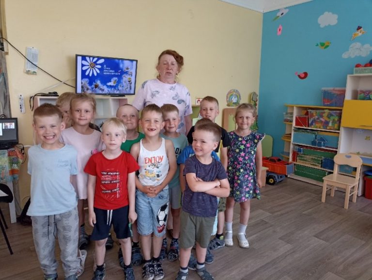 Познавательно-игровые программы ко Дню семьи, любви и верности в Заостровской детской библиотеке
