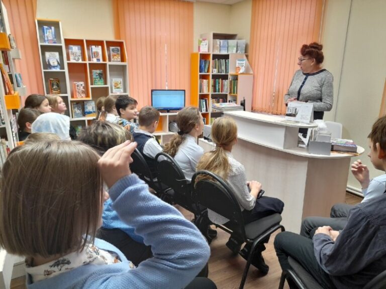 Беседа-тренинг «Поверь, что ты не один» в Заостровской детской библиотеке Приморского района