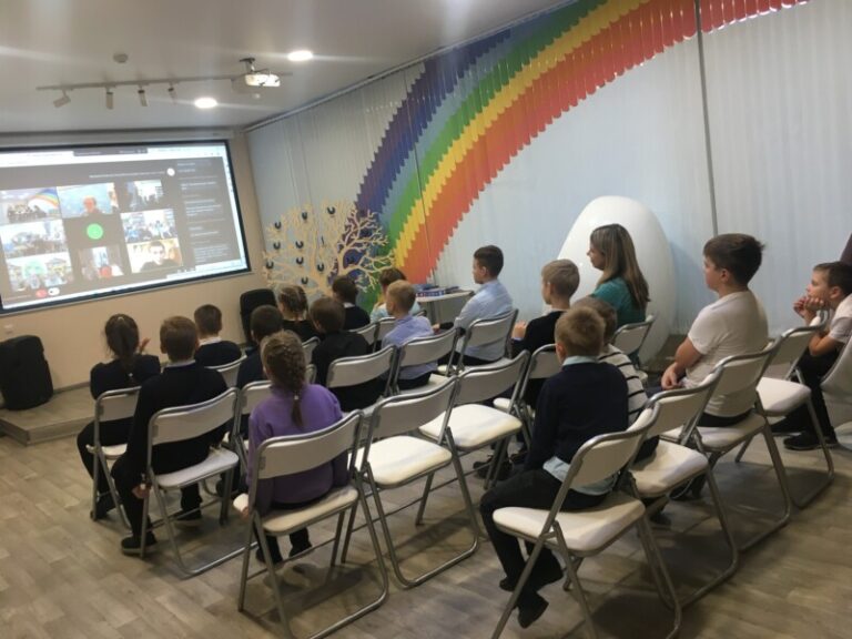 Онлайн встреча с писателем Станиславом Владимировичем Востоковым в Центральной детской библиотеке Приморского района