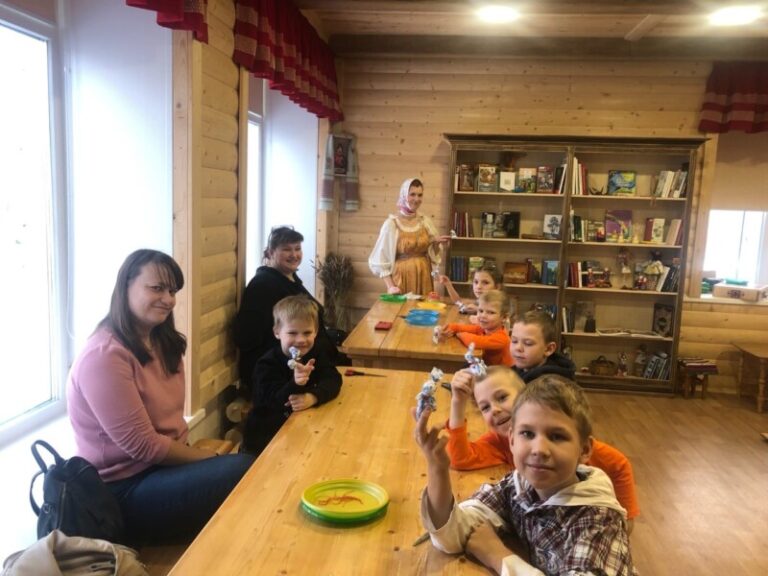 Семейный клуб выходного дня «Домовёнок» в Центральной детской библиотеке Приморского района