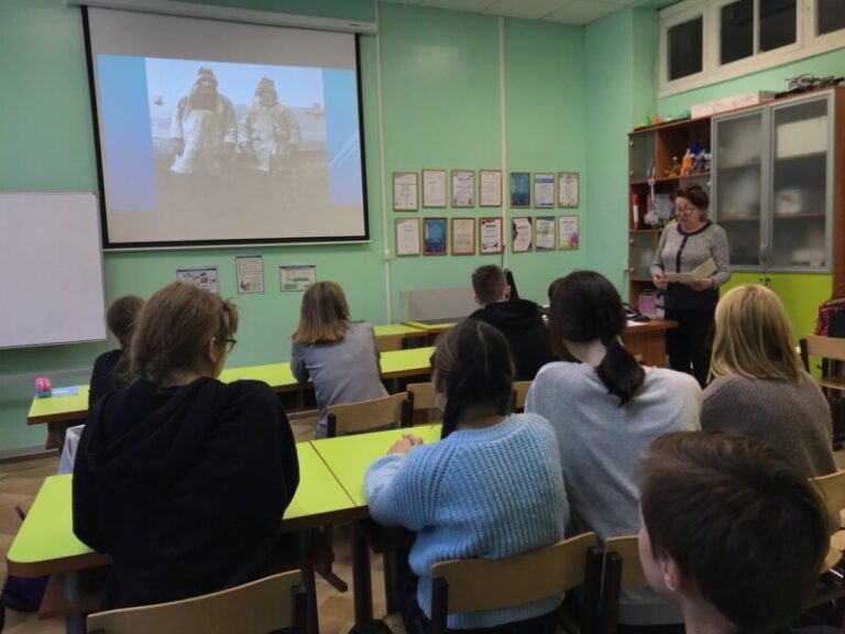 Информационный час «Мир поморской семье» в Заостровской детской библиотеке Приморского района