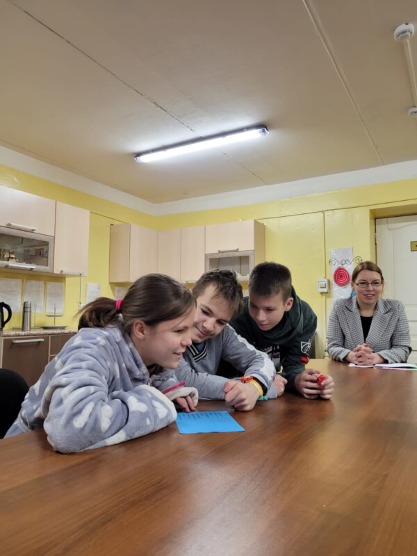Интеллектуальный квест «В поисках прав детей» в Луговской библиотеке Приморского района
