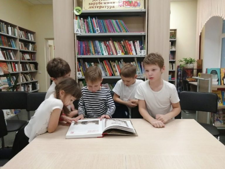 Краеведческий час «Здесь Родины моей начало…» проходил 9 ноября в Катунинском филиале Центральной библиотеки Приморского района  для юнг 2-го класса