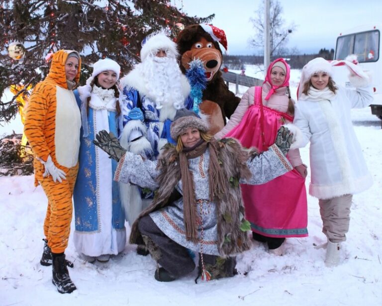 Игровая программа «Открытие Новогодней елки» в Соловецкой библиотеке Приморского района