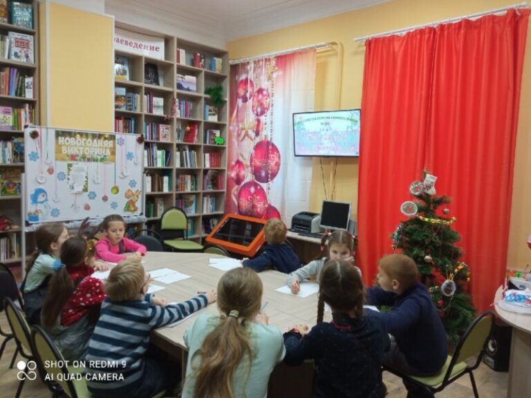 Игровая программа «Новогодние истории» в Васьковской библиотеке Приморского района