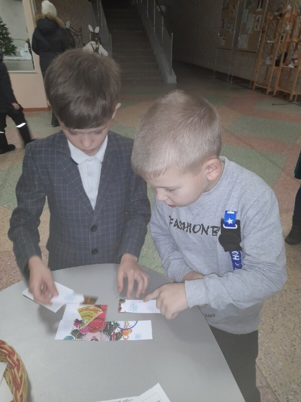 Интеллектуальная игра «Новогодний калейдоскоп» в Рикасихинской библиотеке Приморского района