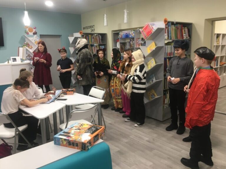 Игровая программа «Святочные гуляния» в Центральной детской библиотеке Приморского района