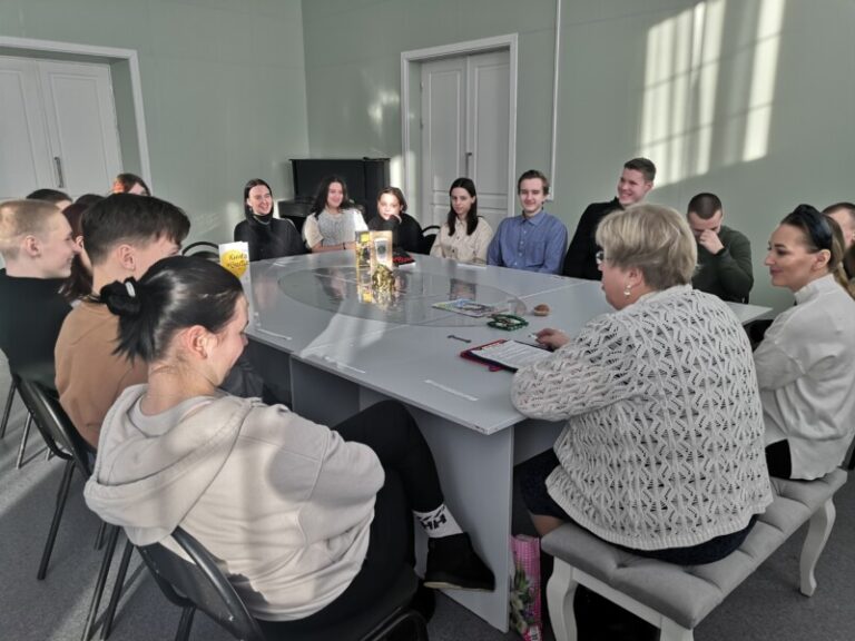 Беседа-игра «Накопи на мечту» в Заостровской библиотеке Приморского района