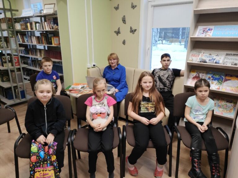 Урок мужества «Несгибаемый Сталинград» в Лайдокской библиотеке Приморского района