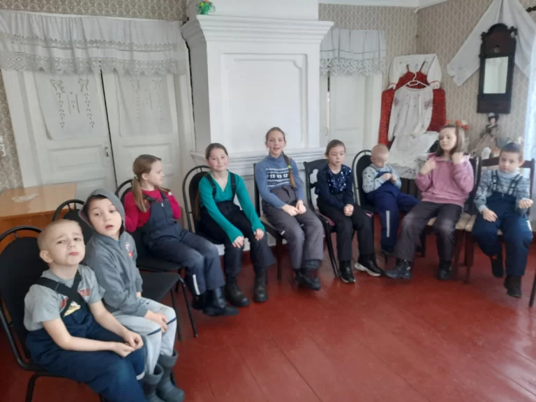 Конкурсная программа «А ну- ка, девочки» в Пустошинской библиотеке Приморского района