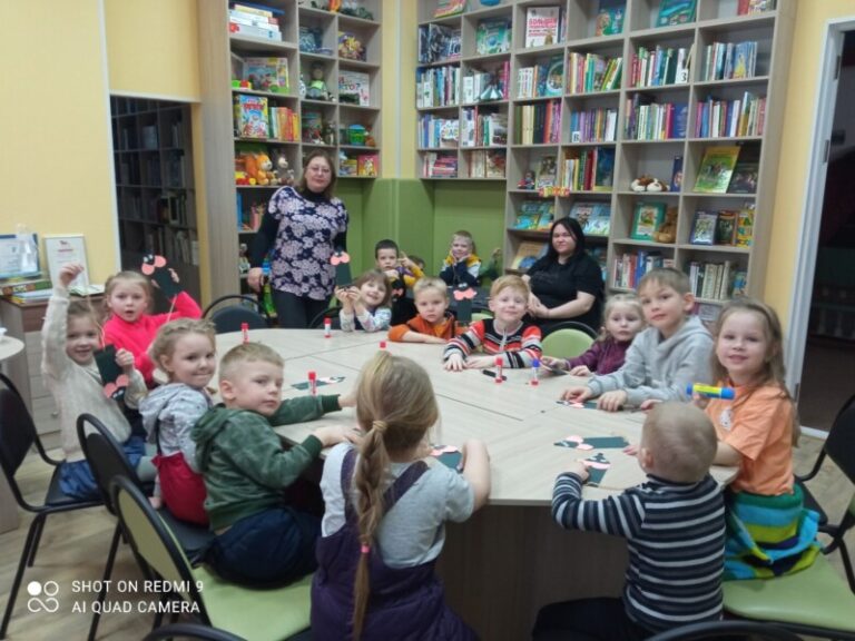 Тематический час «Скажи мусору нет» в Васьковской библиотеке Приморского района