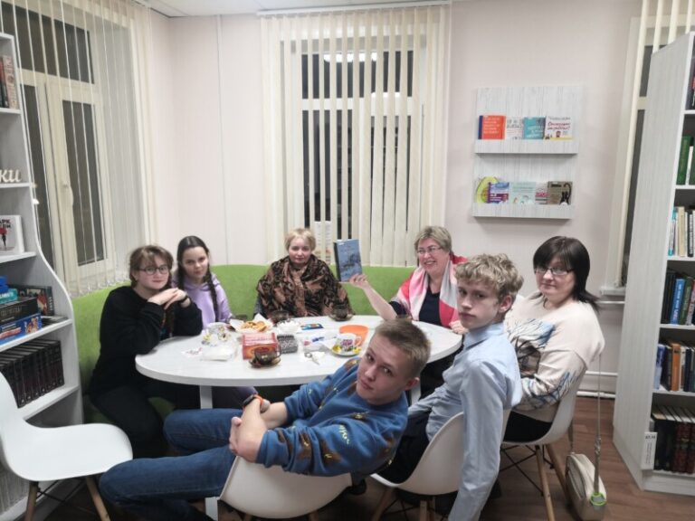 Встреча читательского клуба «Кот Бродского» в Заостровской библиотеке Приморского района 