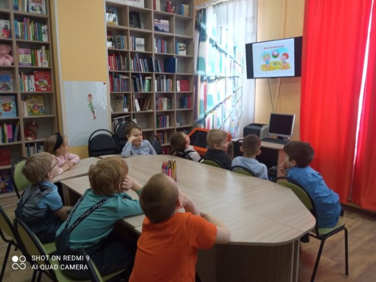 Правовой гид «Права и обязанности» в Васьковской библиотеке Приморского района