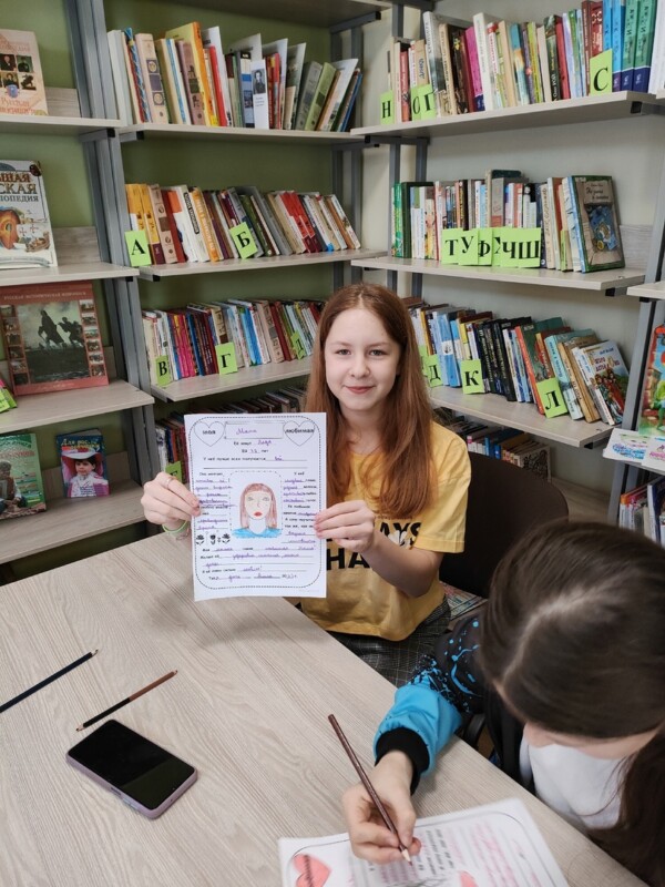 Творческий час «Букет для мамы» в Лайдокской библиотеке Приморского района