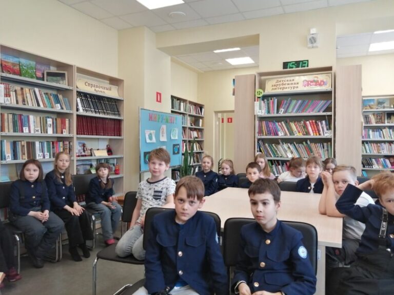 Литературный час «Современные писатели Севера» в Катунинской библиотеке Приморского района
