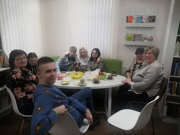 Встреча читательского клуба «Кот Бродского» в Заостровской библиотеке Приморского района