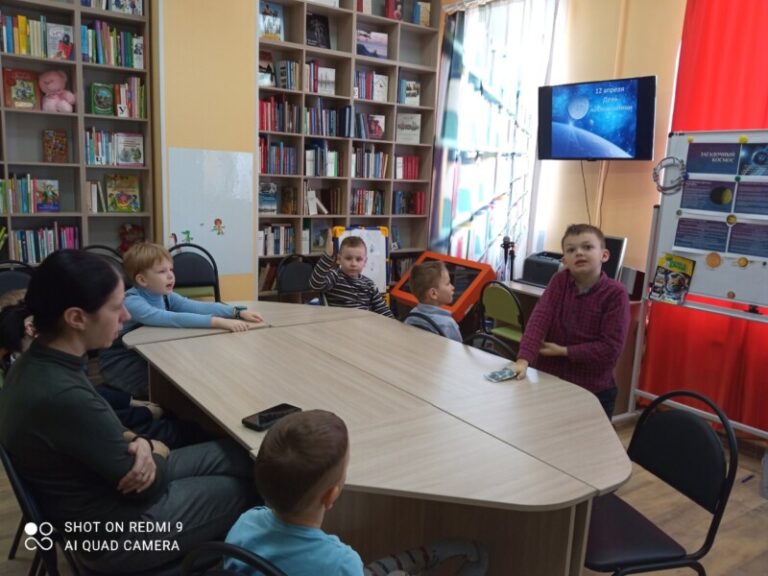 Космический час «Тайны планет Солнечной системы» в Васьковской библиотеке Приморского района