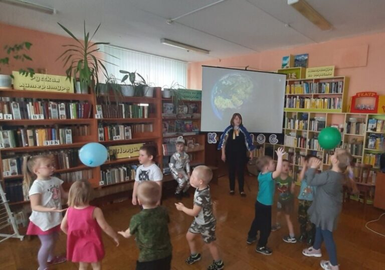 Познавательная игра «Путешествие со Звездочётом» в Повракульской библиотеке Приморского района