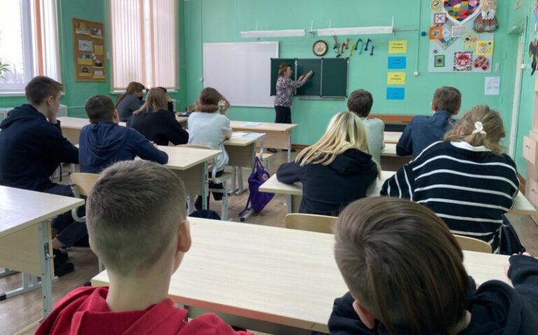 Интерактив «Давно забытые игры» в Заостровской детской библиотеке Приморского района
