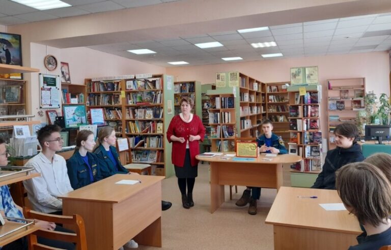 Поединок знатоков права «Избирательный всеобуч» в Талажской библиотеке Приморского района