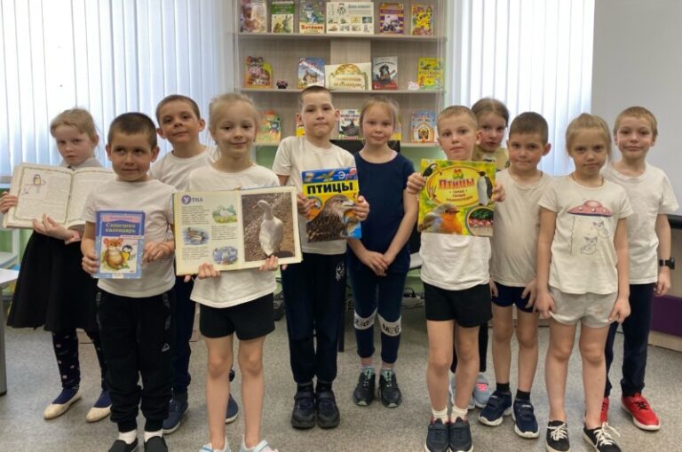Экологический час «Наши крылатые друзья» в Рикасихинской детской библиотеке Приморского района