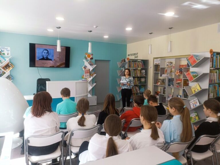 Урок мужества «Трудные шаги к Великой Победе» в Центральной  библиотеке Приморского района