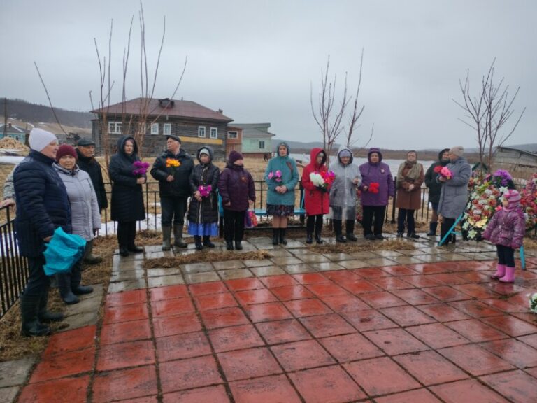 Торжественный митинг «Память пылающих лет» в Зимней Золотице Приморского района