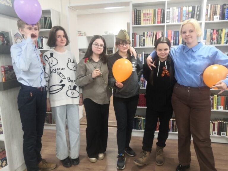 Акция «Читаем детям о войне» в Заостровской библиотеке Приморского района