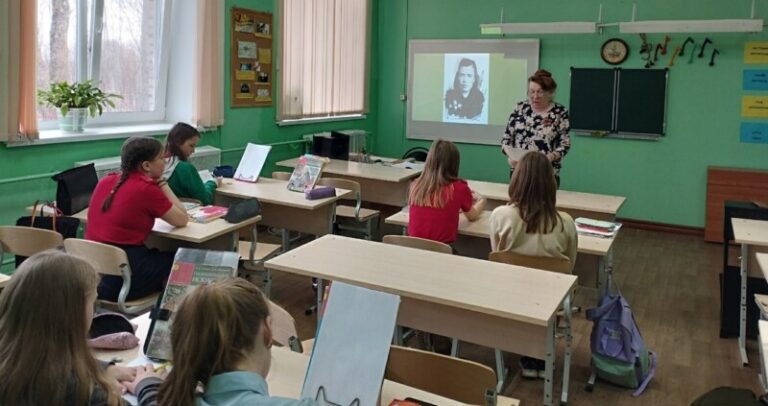 Акция «Читаем детям о Великой Отечественной войне» в Заостровской детской библиотеке Приморского района
