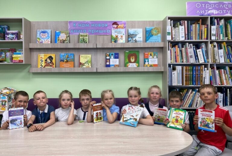 Литературная игра «В гостях у сказки» в Рикасихинской детской библиотеке Приморского района