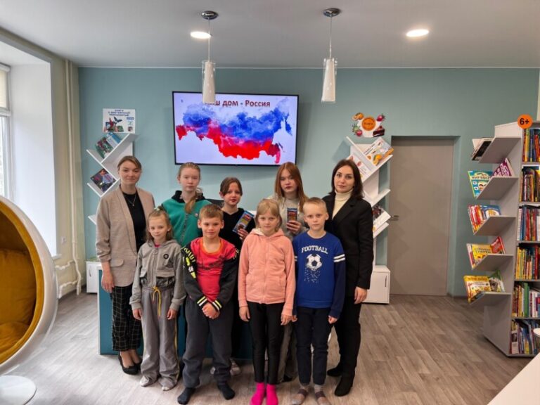 Интеллектуальная игра «Наш дом — Россия» в Центральной библиотеке Приморского района