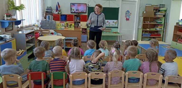 Литературный час «В гостях у сказки» в Заостровской детской библиотеке Приморского района