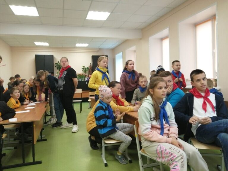 Интеллектуальная игра «Достопримечательности России» в Катунинской библиотеке Приморского района