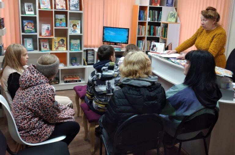 Игра — путешествие «Я живу в России» в Заостровской детской библиотеке Приморского района