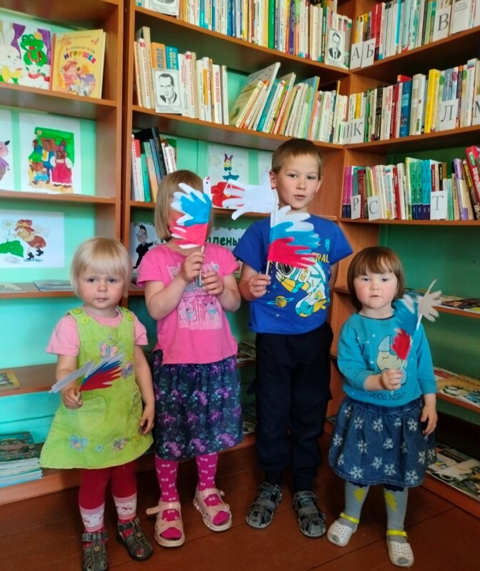 Познавательный час «У каждого на свете есть Родина своя» в Зимне-Золотицкой библиотеке Приморского района