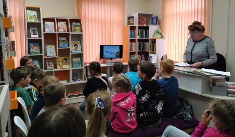 Интеллектуальная литературная игра «Самый умный» в Заостровской детской библиотеке Приморского района