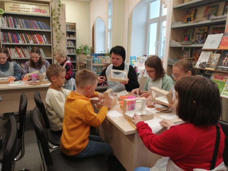 Час интересных сообщений «Северный флот» в Катунинской библиотеке Приморского района