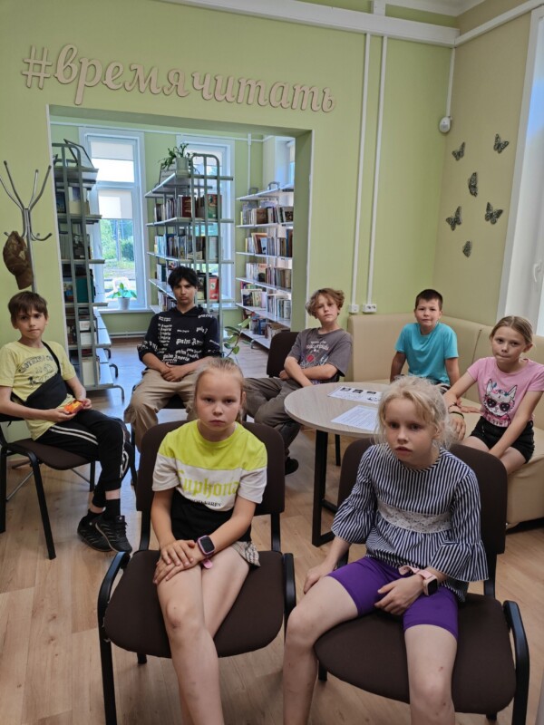 Познавательный час «Право имею!» в Лайдокской библиотеке Приморского района