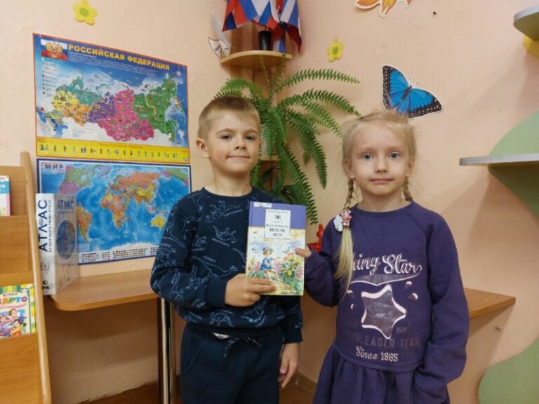 Библио-шоу «Книга, лето, дружба — всё, что детям нужно!» в Луговской библиотеке Приморского района