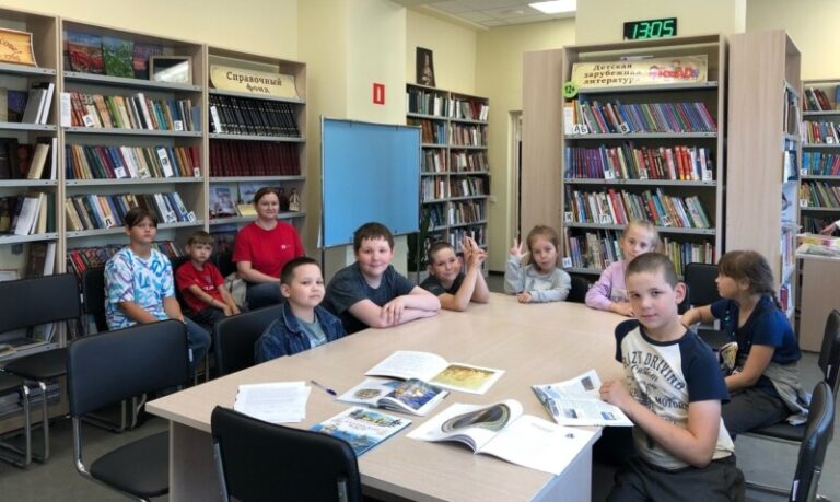 Час интересных сообщений «День ВМФ» в Катунинской библиотеке Приморского района