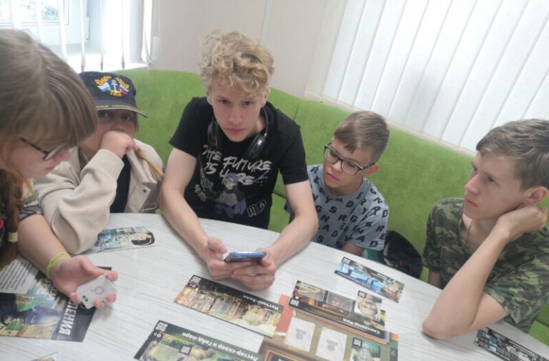 Детективная игра «Место преступления — библиотека» в Заостровской библиотеке Приморского района 