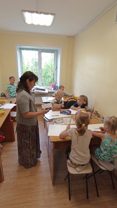 Литературная игра «Угадайка» в Лисестровской библиотеке Приморского района