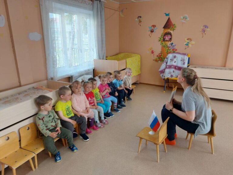 Беседа «Дети — цветы жизни» в Соловецкой библиотеке Приморского района